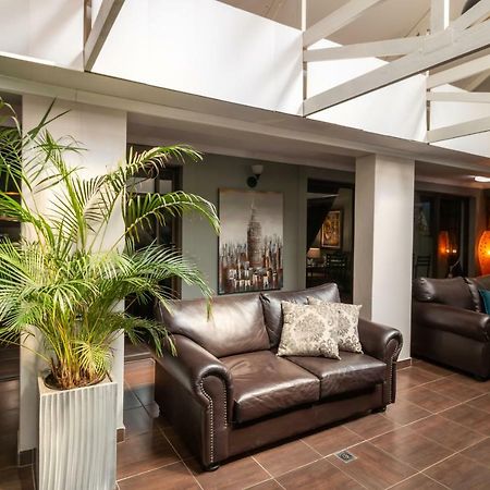 Lala Dene Lodge Bloemfontein Exteriör bild