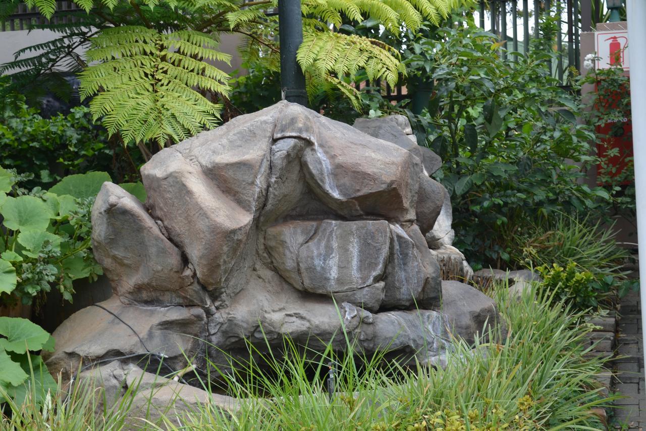 Lala Dene Lodge Bloemfontein Exteriör bild