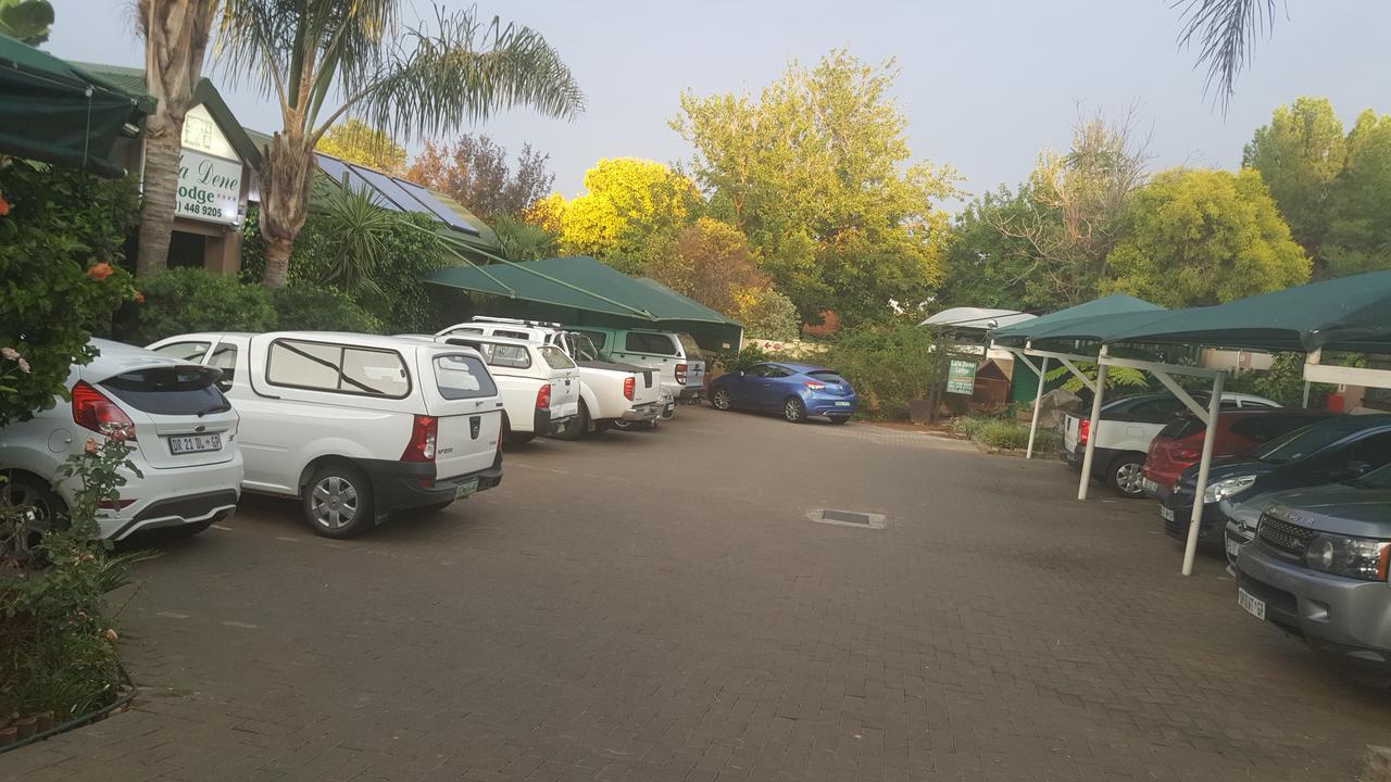 Lala Dene Lodge Bloemfontein Exteriör bild