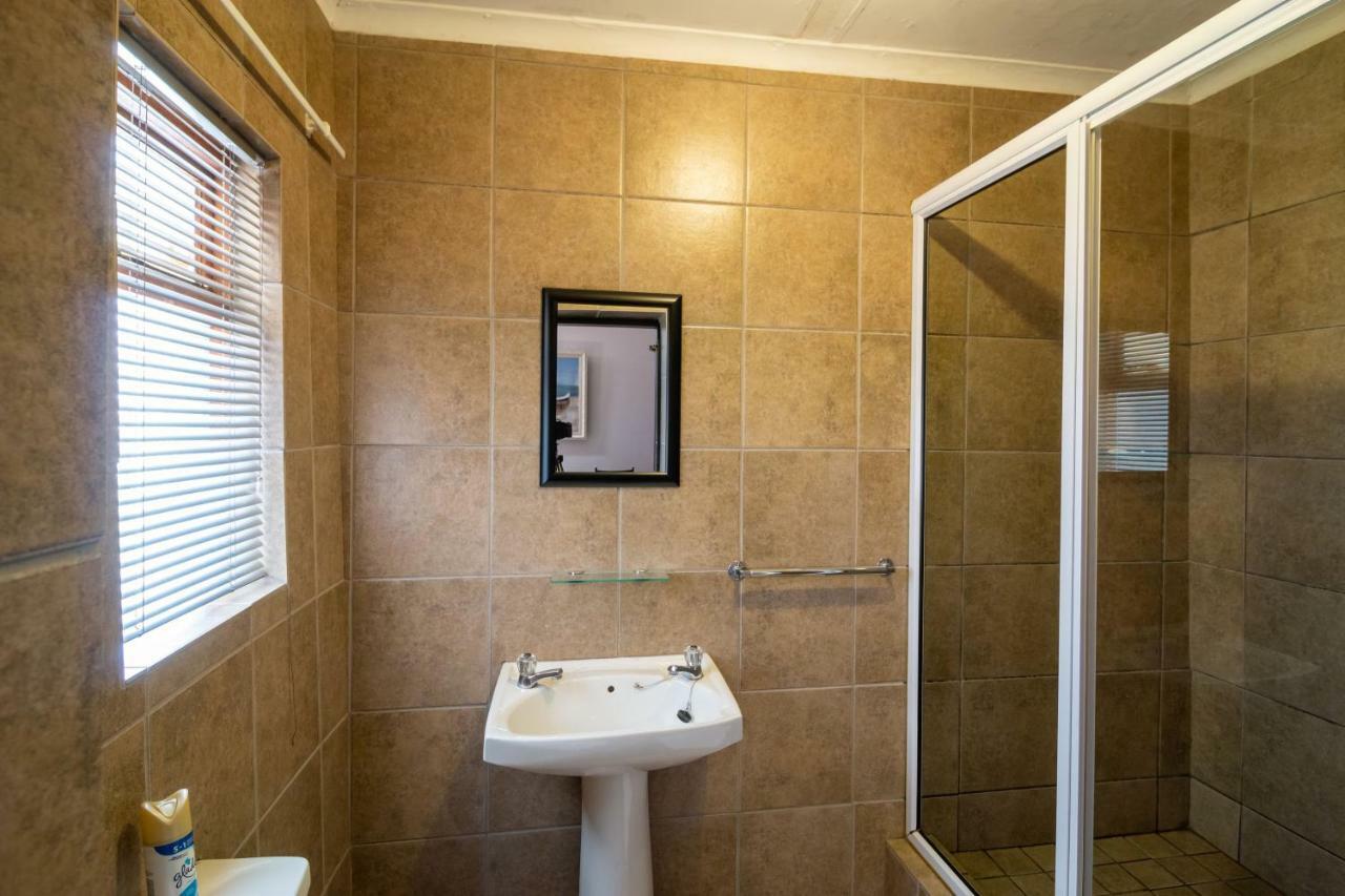 Lala Dene Lodge Bloemfontein Exteriör bild