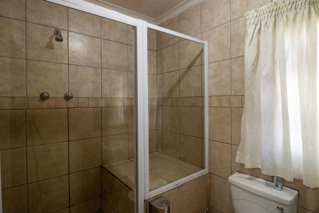 Lala Dene Lodge Bloemfontein Exteriör bild