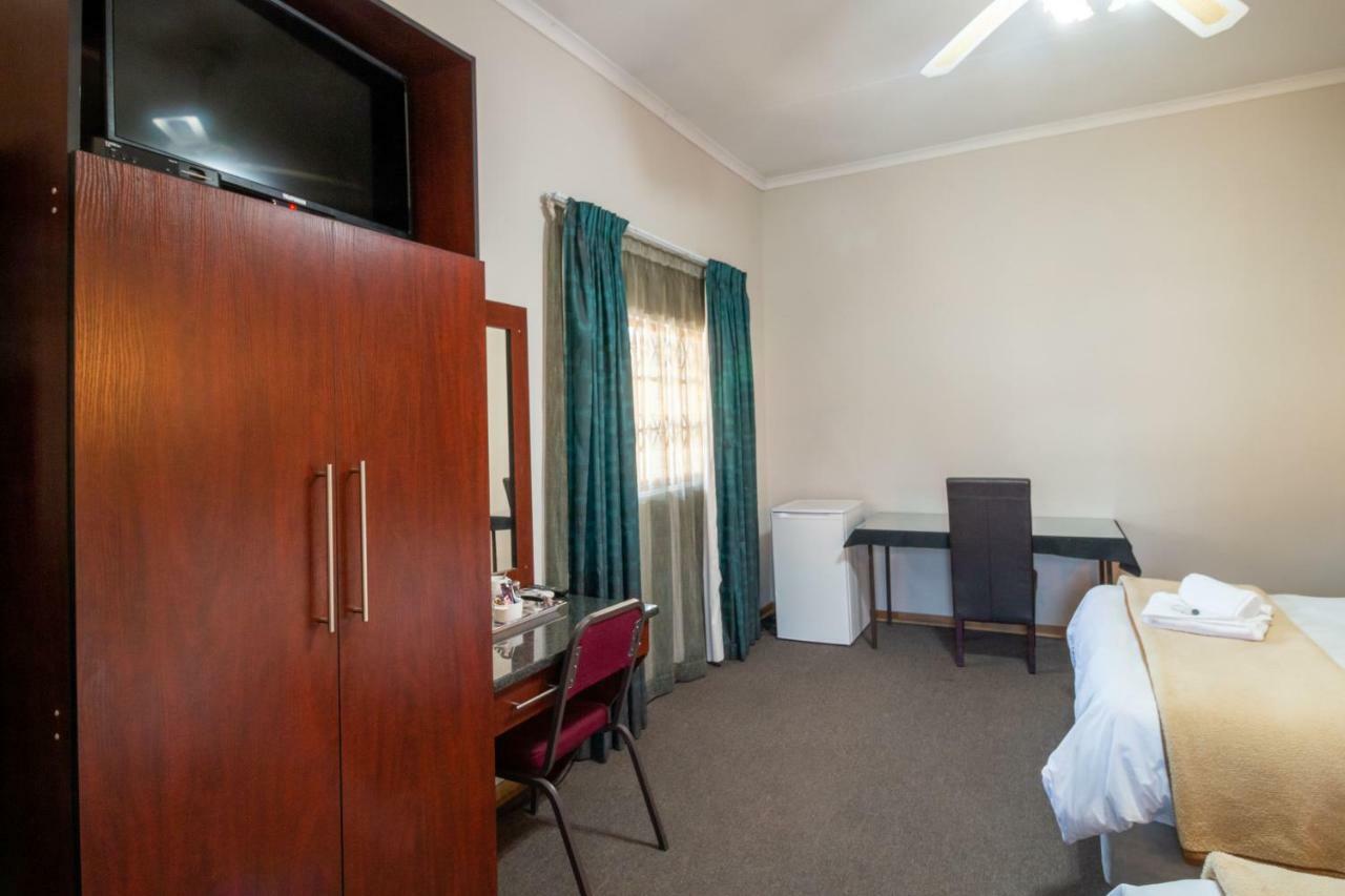 Lala Dene Lodge Bloemfontein Exteriör bild
