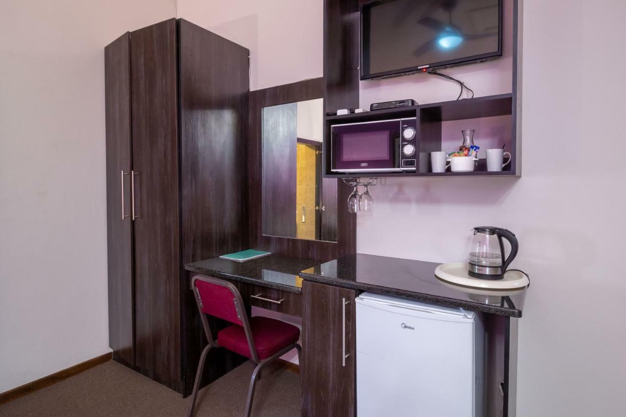 Lala Dene Lodge Bloemfontein Exteriör bild