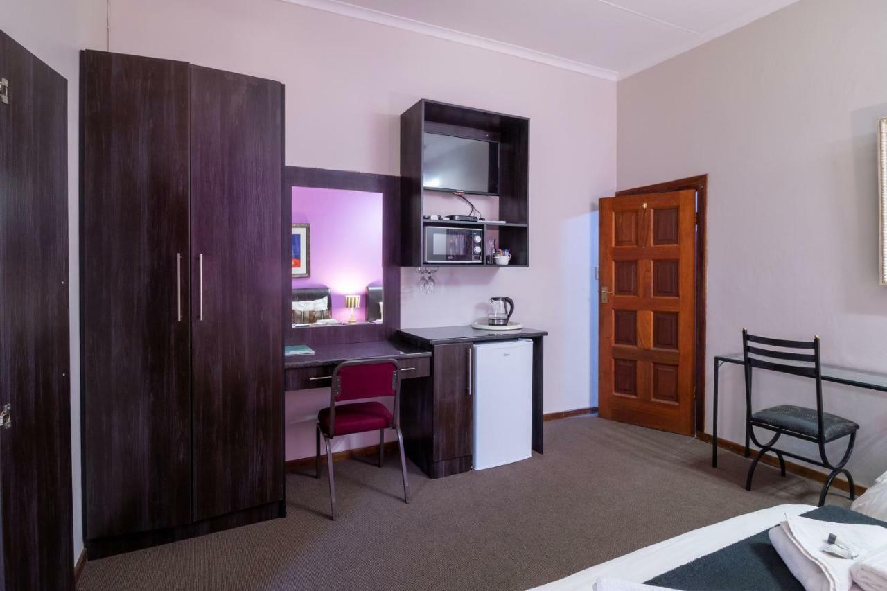 Lala Dene Lodge Bloemfontein Exteriör bild