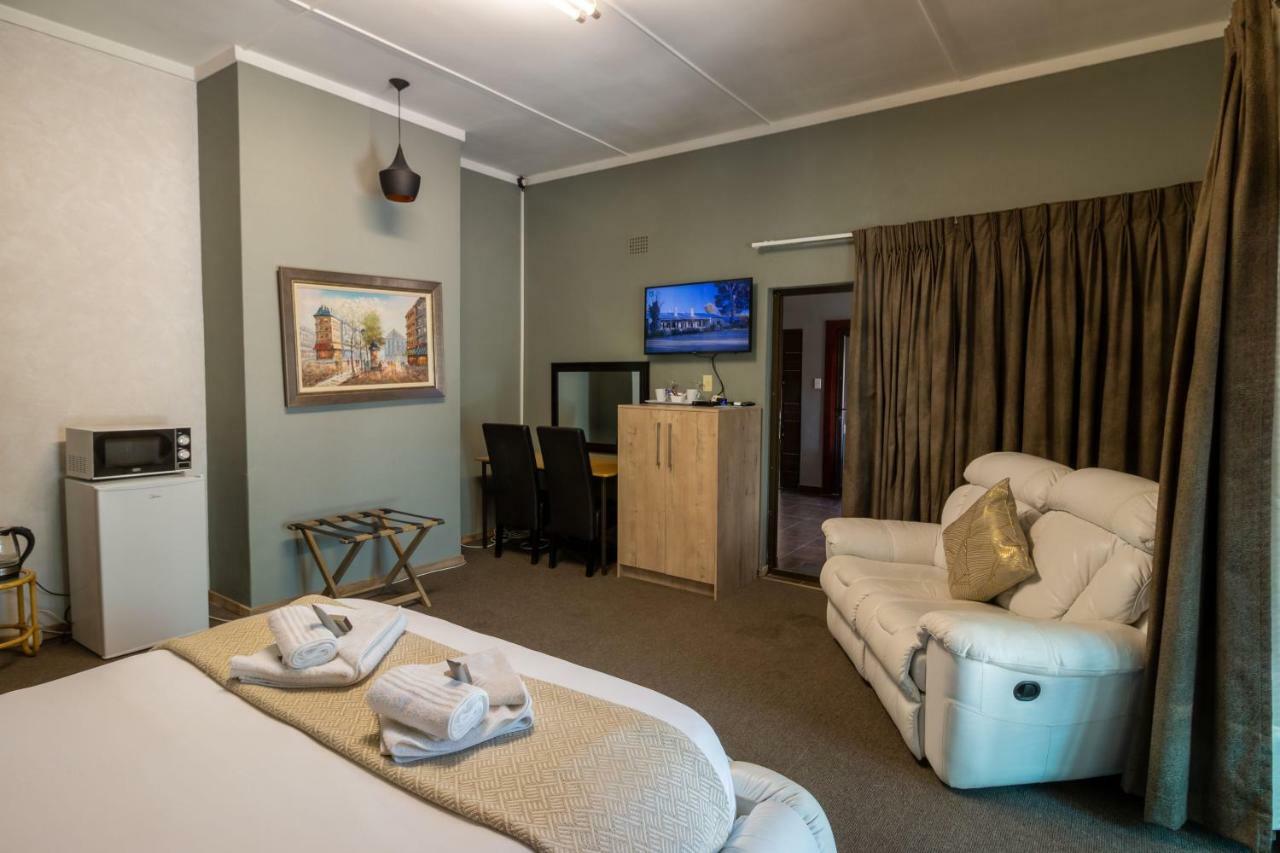 Lala Dene Lodge Bloemfontein Exteriör bild