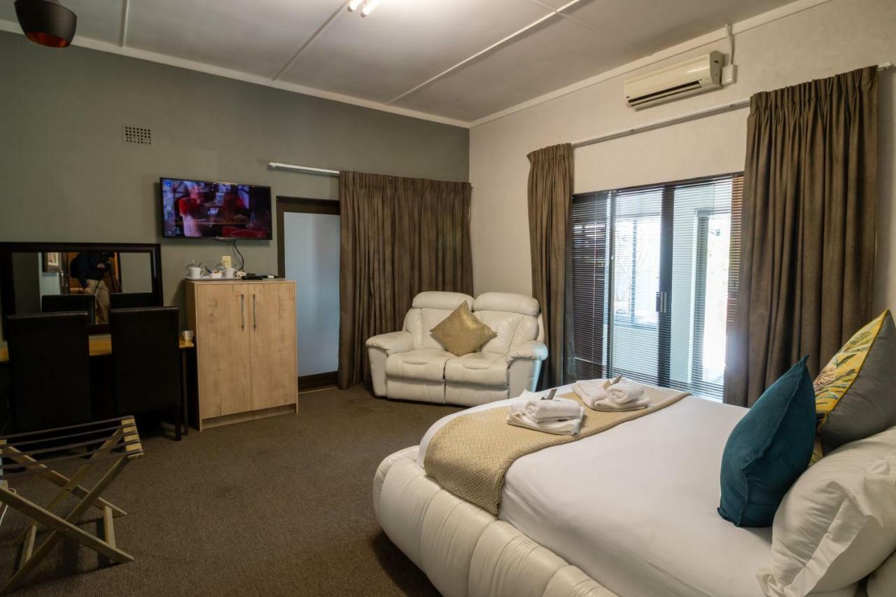 Lala Dene Lodge Bloemfontein Exteriör bild